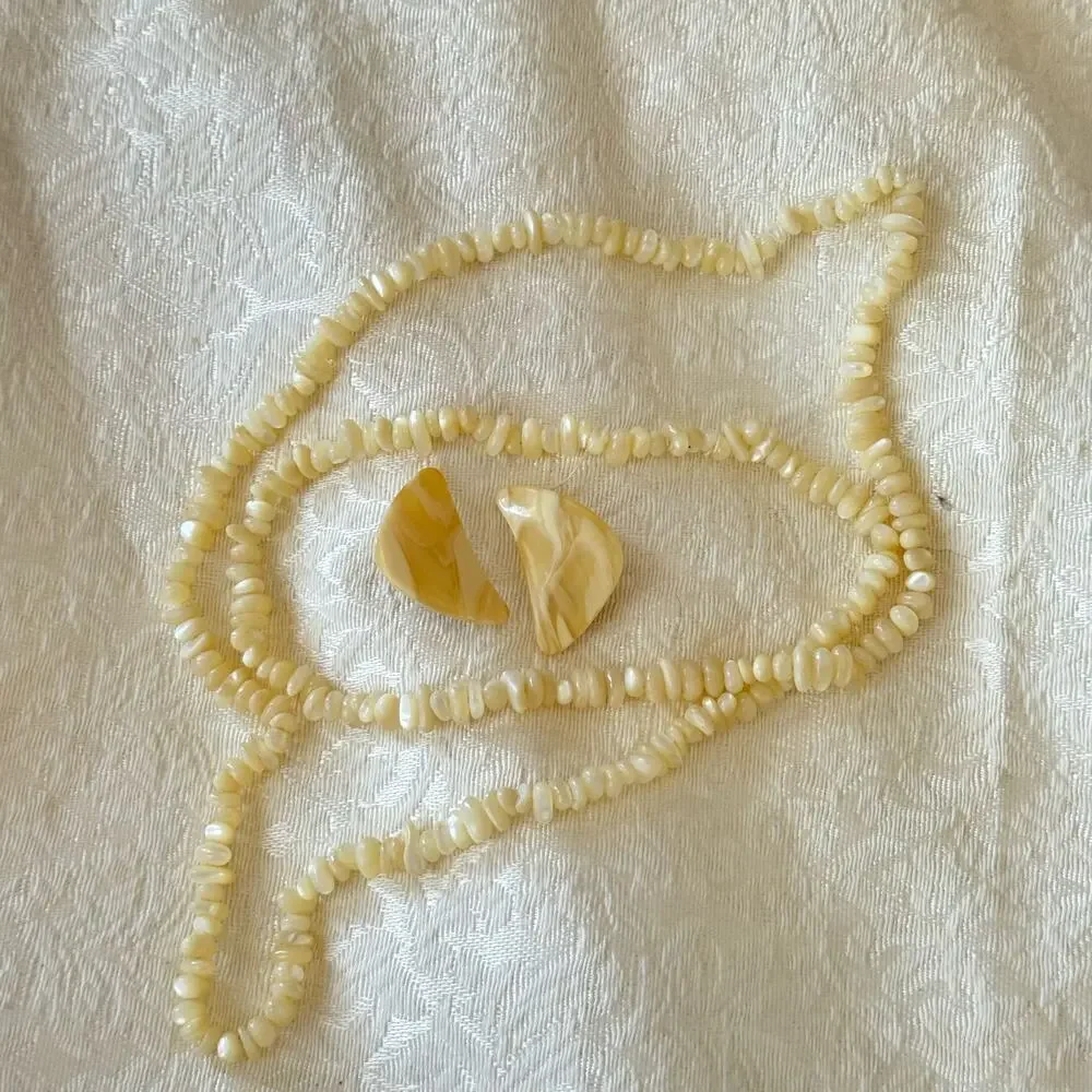 Vintage Natural Mother of Pearl Shell Necklace Chip 32” Long Ivory with Earrings
